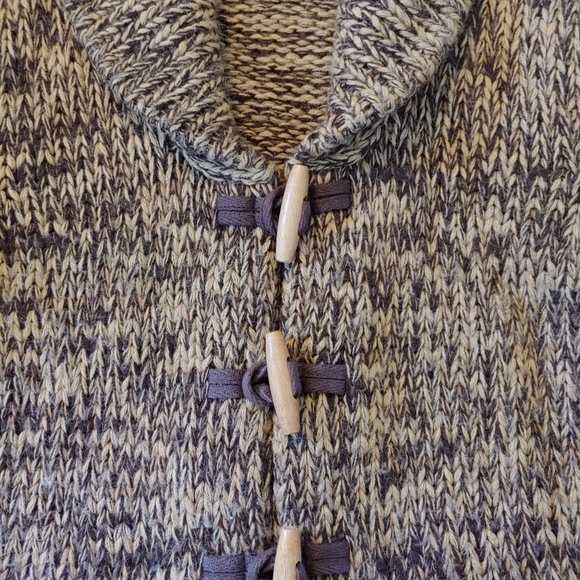 Moda Wool Toggle Sweater - Picture 4 of 5